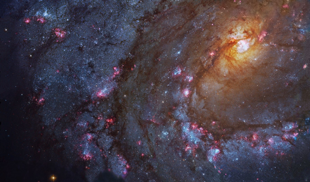 Красивое изображение галактики M83, сделанное космическим телескопом Хаббла. Красивое изображение галактики M83, сделанное космическим телескопом Хаббла.