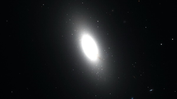 Эллиптическая галактика NGC 3377 в созвездии Льва