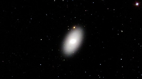 Линзовидная галактика NGC 3412 в созвездии Льва