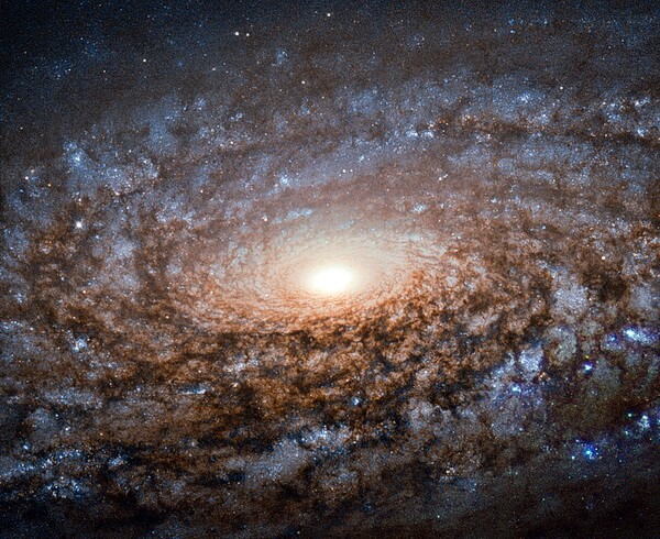Спиральная галактика NGC 3521