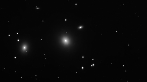 Эллиптическая галактика NGC 3607