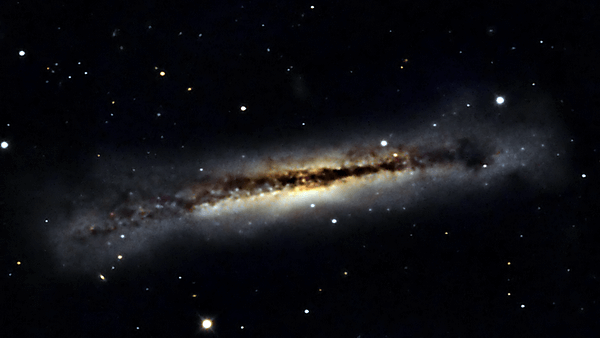 Спиральная галактика NGC 3628 в созвездии Льва